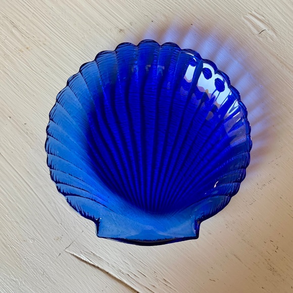 Vintage Arcopal Coquillage Cobalt Blue Glass Shell Plate | France - Picture 7 of 8